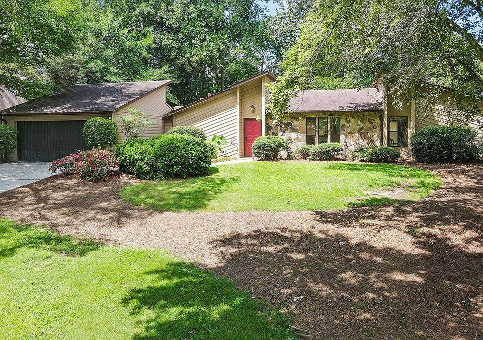 1st image of 20 Foxridge Ct SE