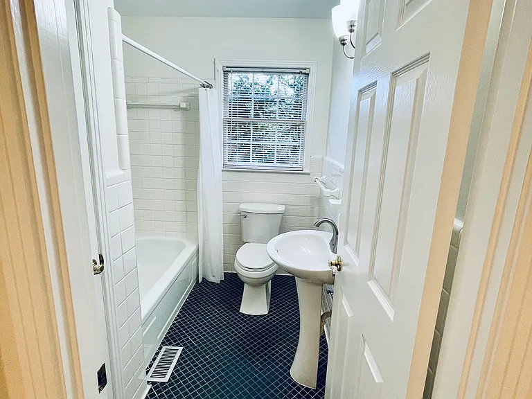 2401 Patterson St — Photo 10