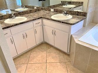 4th image of 8404 Greystone Dr