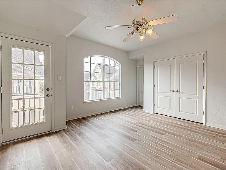 2150 Stacy Knl — Photo 35