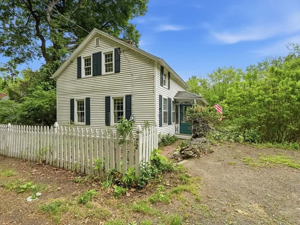 72 Park St, South Hadley, MA 01075
