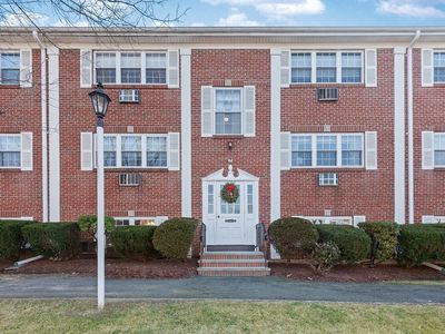 4 Nixon Ln APT 1, Stoneham, MA, 02180