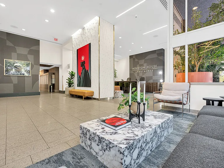 Houston House — Photo 9