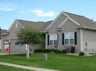 205 16th Avenue Ct, Hiawatha, IA 52233