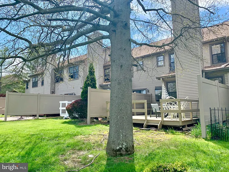 305 Marten Rd — Photo 30