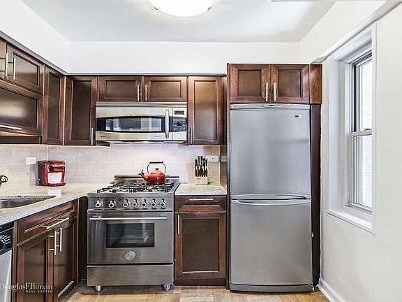 2nd image of 1381 Avenue Of The Amer #4A