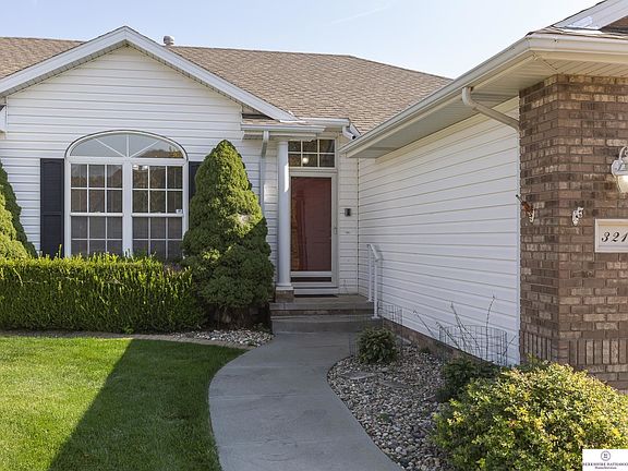 3rd image of 321 Eagle Hills Dr