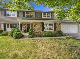 6 N Andover Ln, Geneva, IL 60134