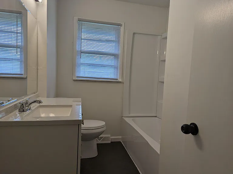 2429 Jonathan Ave — Photo 7