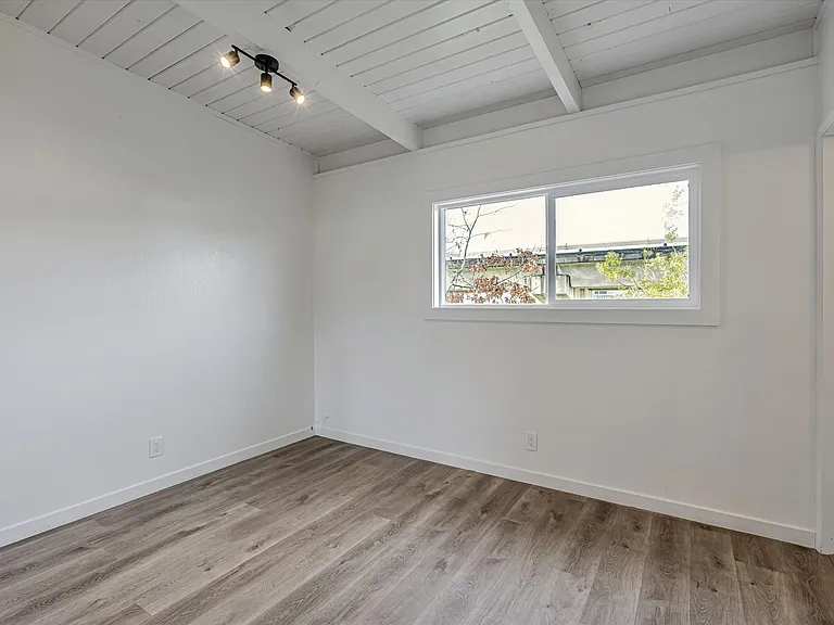 6500 Donal Ave — Photo 14