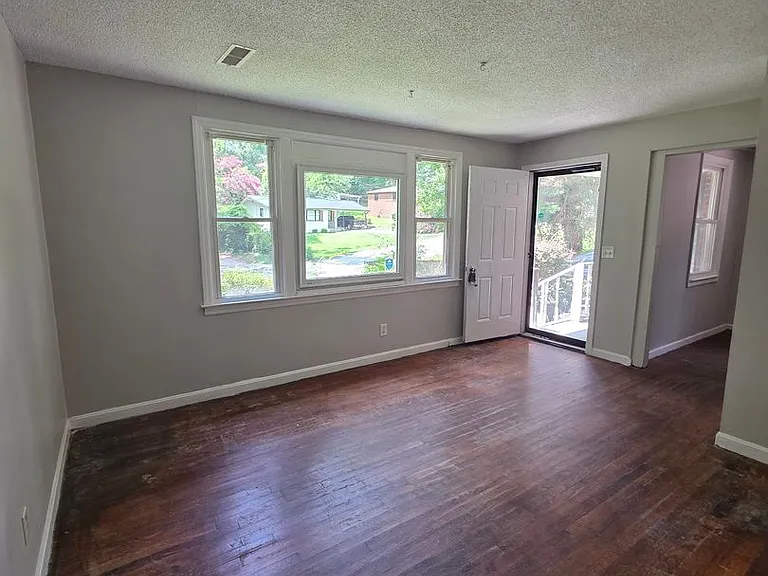 165 Stanford St — Photo 4