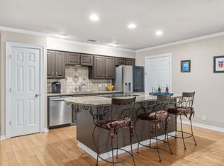 3321 Meadow Wood Ln, Bedford, TX 76021