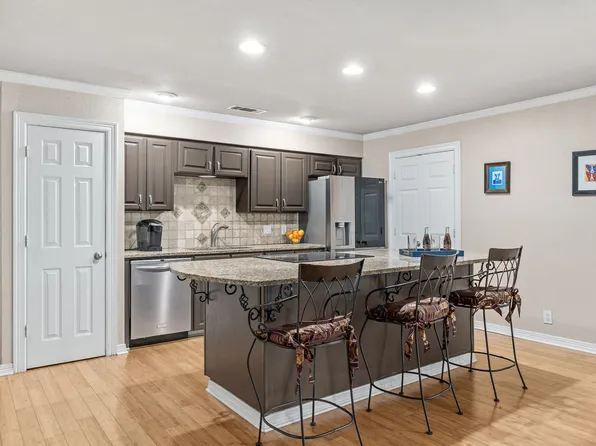 3321 Meadow Wood Ln, Bedford, TX 76021