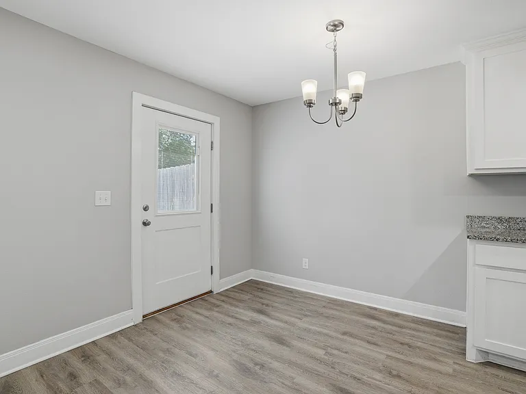 1022 W Shepherd St — Photo 10