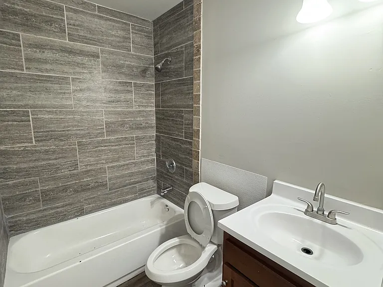 916 14th St SW — Photo 5