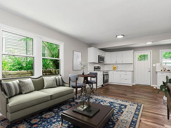 4th image of 4910 Crest Dr