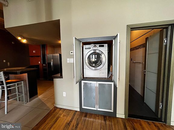 3rd image of 1238 Callowhill St Suite 408