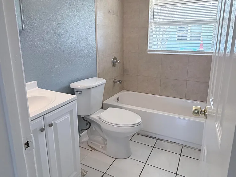 1225 Avenue K — Photo 11