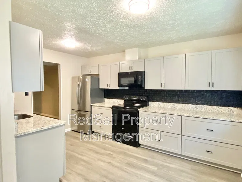 3 bed, 1.5 bath, 1450 sqft, $1,495 — Photo 3
