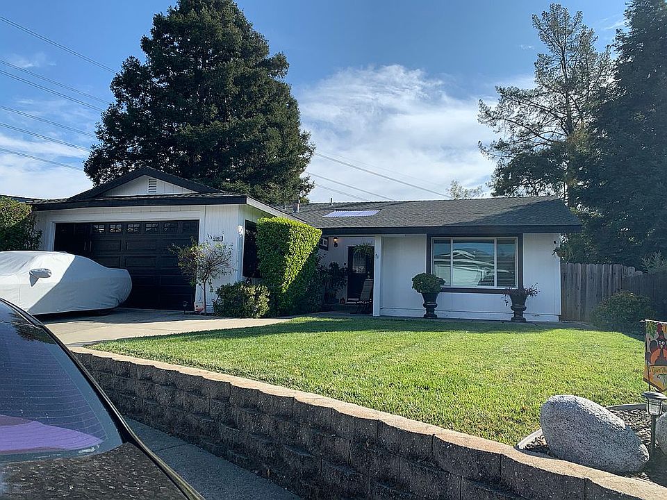 1st image of 190 Holiday Ct