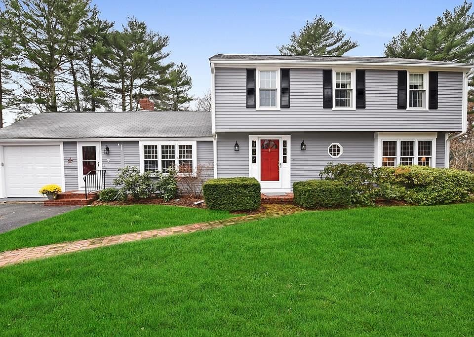 1st image of 7 Sheridan Dr