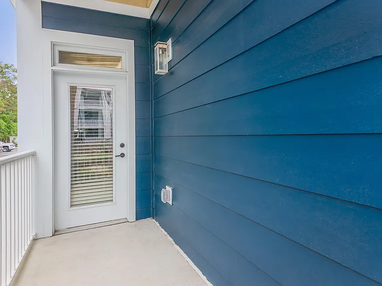 PRIVATE BALCONY OR PATIO