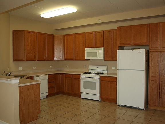 5th image of 245 W Johnson St Unit 202