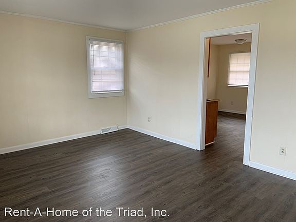 2nd image of 1529 Earl Dr