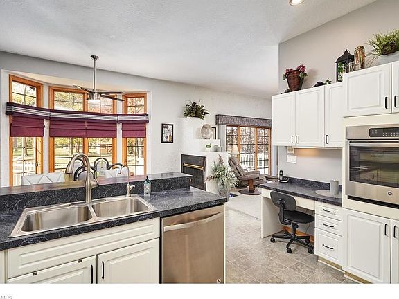 5th image of 2094 S Plaza Dr