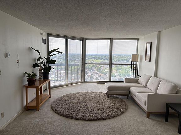 5th image of 1660 N Prospect AVENUE #2304