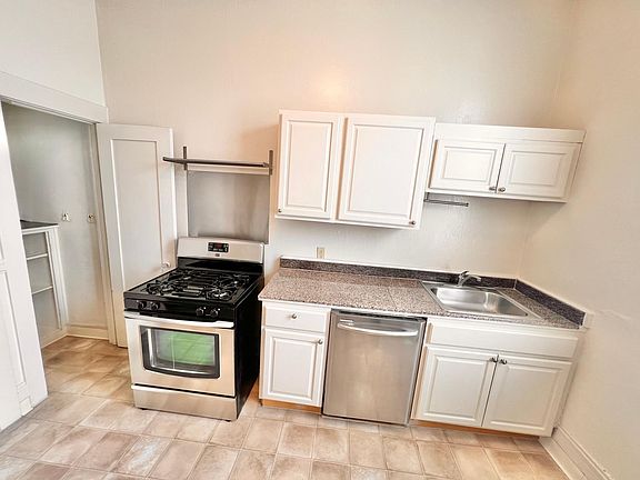 5th image of 371 Waller St APT 9