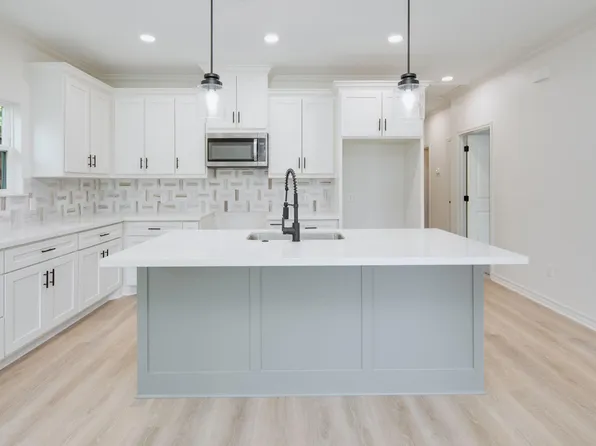 1800 Brookhaven St, Bryan, TX 77803