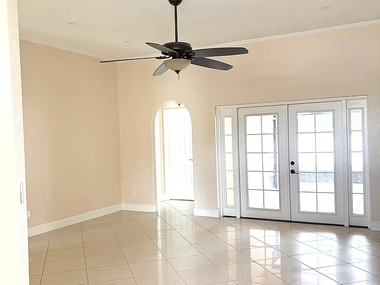 1601 Silhouette Dr — Photo 2