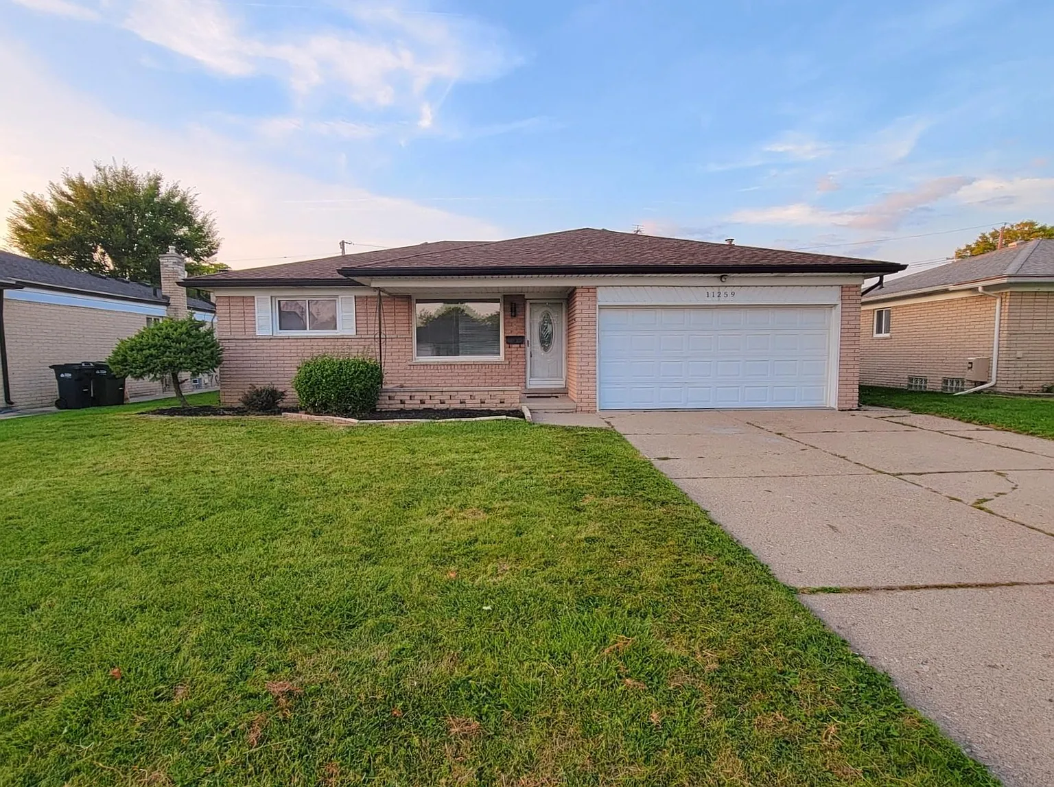 11259 Hemlock Dr photo 1