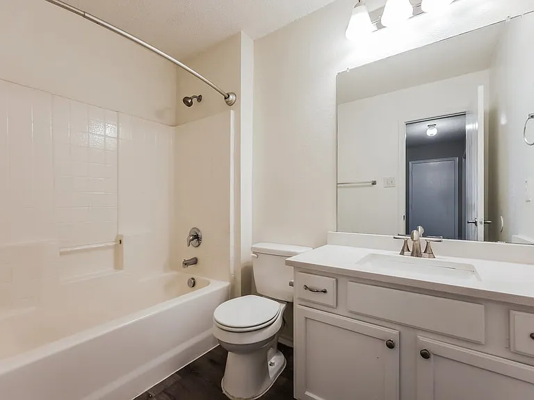 1711 Venus Dr W — Photo 14