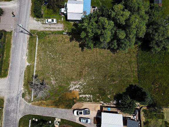 5th image of 317 3rd St W