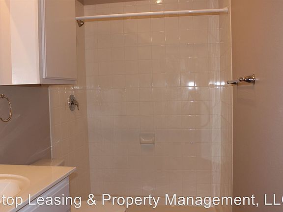 3rd image of 1408 SE 1st St #4