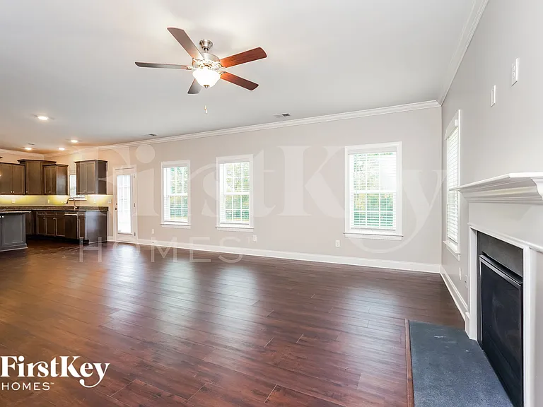 558 Dorchester St — Photo 5