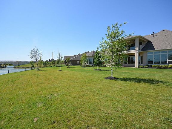 Lakefront living in Towne Lake!