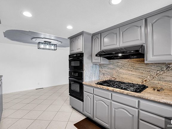 2nd image of 2916 N Francisco Way