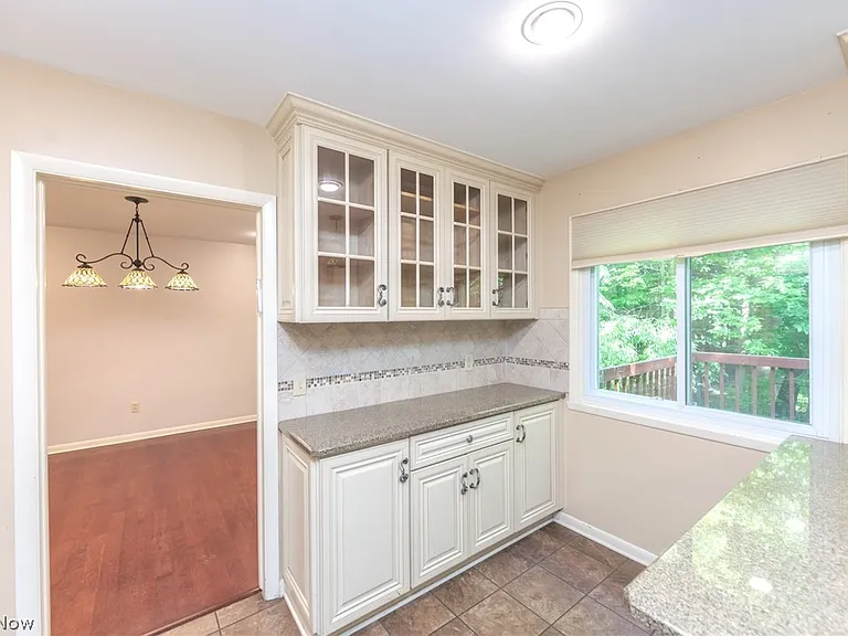 23721 Greenlawn Ave — Photo 8