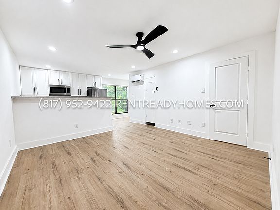 2nd image of 1510 W Jefferson Blvd APT 207