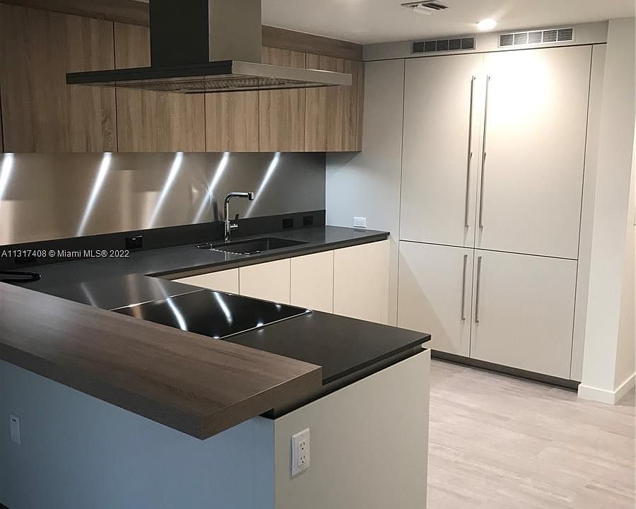 1st image of 1000 Brickell Plz Unit 2004