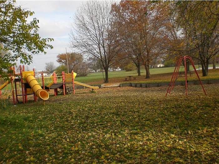 2nd image of 5911 Wallace Rd