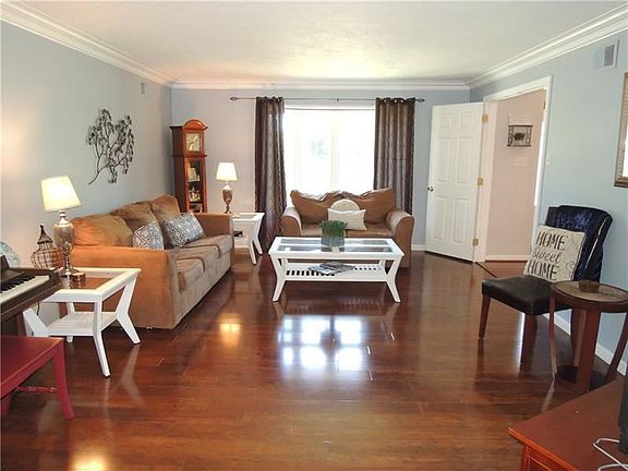 4th image of 1672 Queens Dr