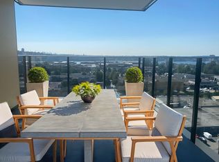 1471 Hunter St #1405, North Vancouver, BC V7J1H3