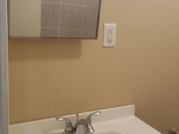 5th image of 727 W Rockland St Floor 1