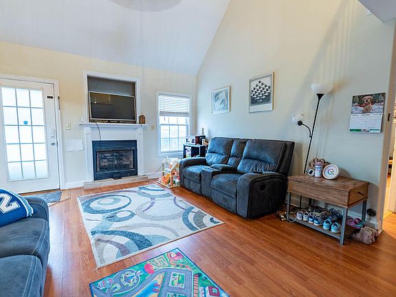 4th image of 144 Florence Ct