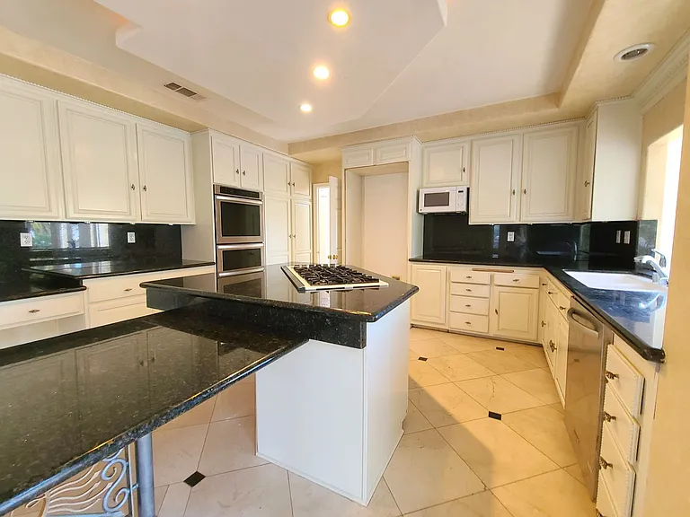 306 Edgemont Dr — Photo 12
