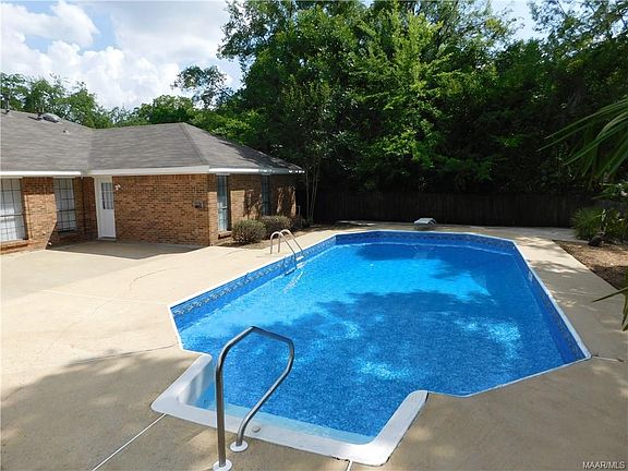 3rd image of 6705 Woodglen Ct